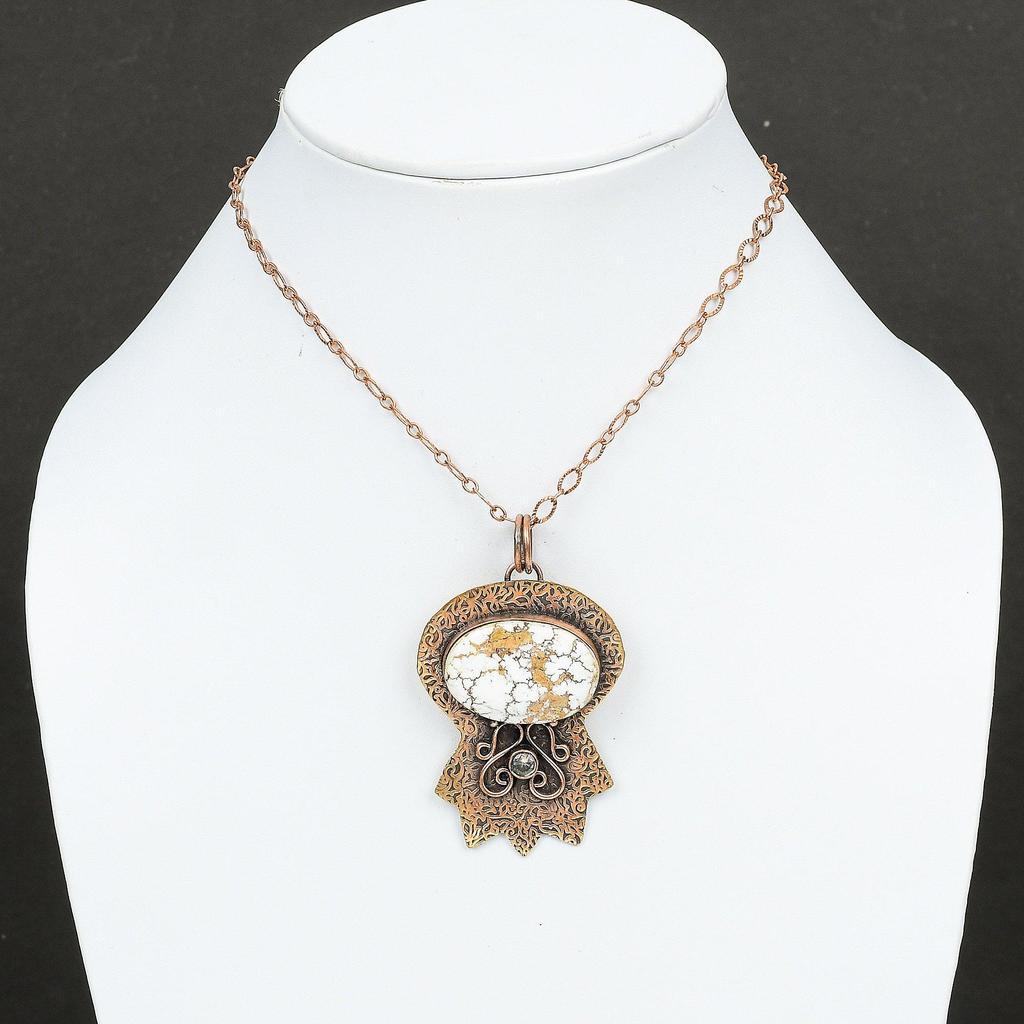 Подвеска из магнезита с дикой лошадью. Кулон с белым топазом. Медный кулон. Ювелирные изделия из драгоценных камней. Кулон ручной работы. Медные украшения. Дизайнерский кулон для подарка.