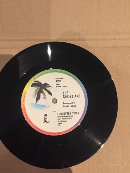 7-дюймовая пластинка CHRISTIANS - Forgotten Town 97056 Island Records 1987 Канада Танцевальная и электронная музыка Б/у