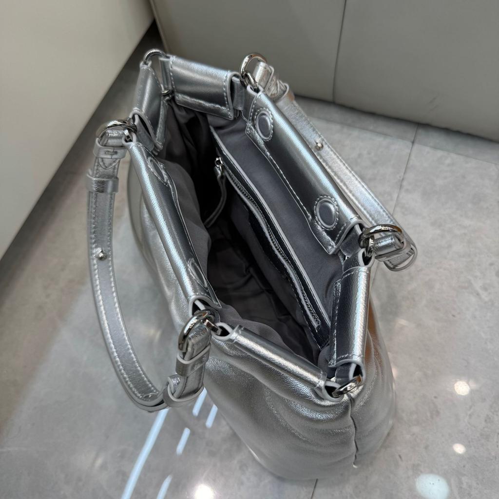 2026 Внешняя торговля Меховая сумка-подушка для подушек Большая вместимость Модная Универсальная Мягкая Облачная сумка Сумка-тоут Портативная Сумка для ужина Женская