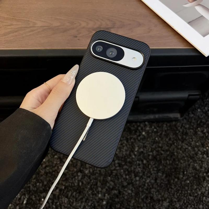Тонкий магнитный чехол с текстурой карбона для Google Pixel 10 9 Pro XL 9a 8a, противоударный, для беспроводной зарядки, ощущение кожи, защитная крышка