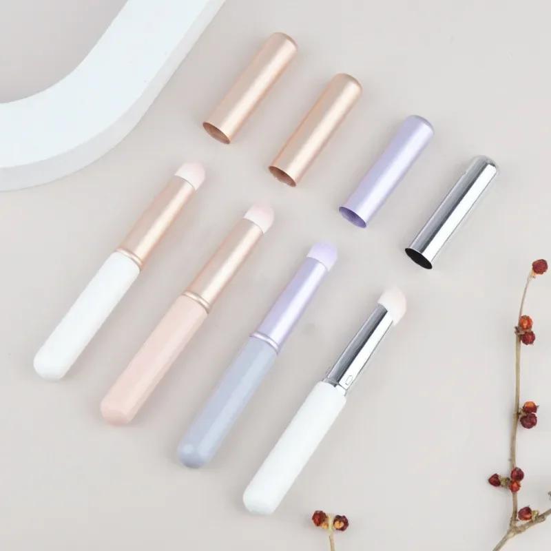 Маленькая кисточка для губ с чехлом, портативная кисть для макияжа губ, высокое качество, с чехлом, круглая головка, кисточка для помады, рекомендуется