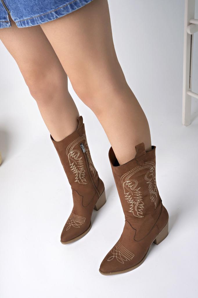 Женские современные стильные модные ботинки, ботинки из искусственной кожи, коричневые замшевые сапоги с вышивкой, новый сезон, ковбойские сапоги