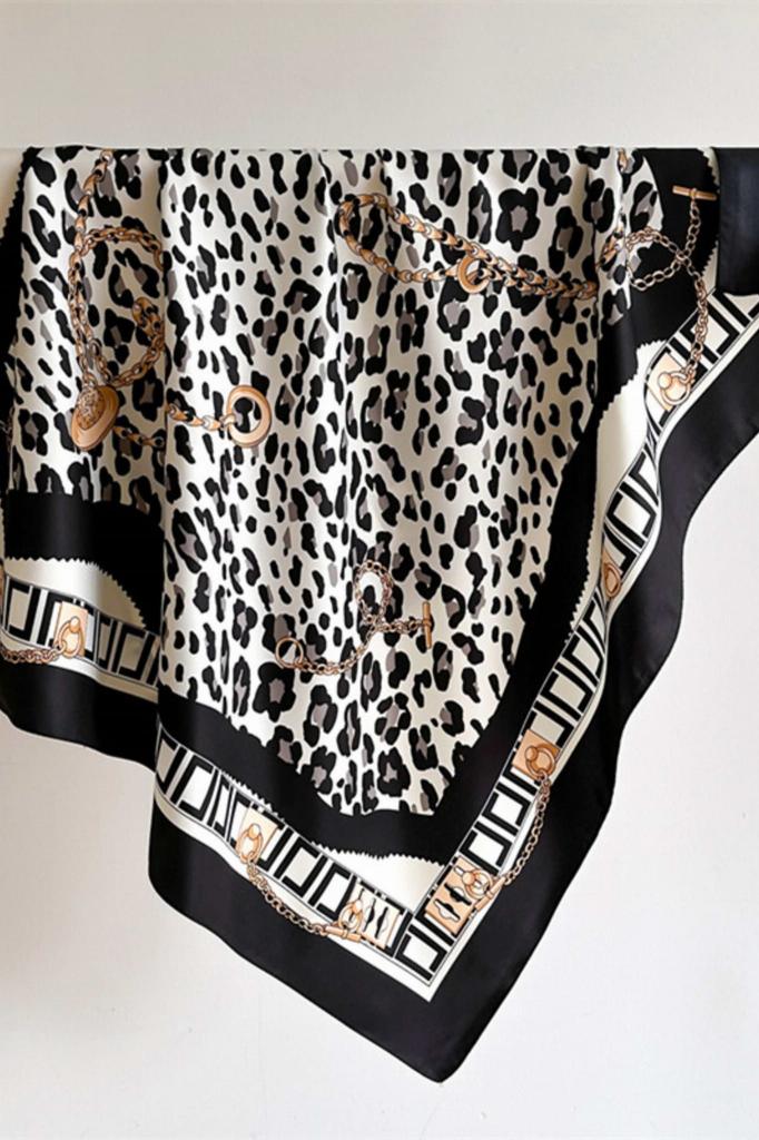 Scarf 90x90 with a leopard print and chains - Elegance with a twist