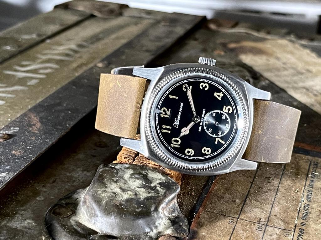 Имущество Большая Черепаха Маленькая Секундная Военные Часы с Коричневым Кожаным Ремешком Crazy Horse M.R.M.W. Мужской