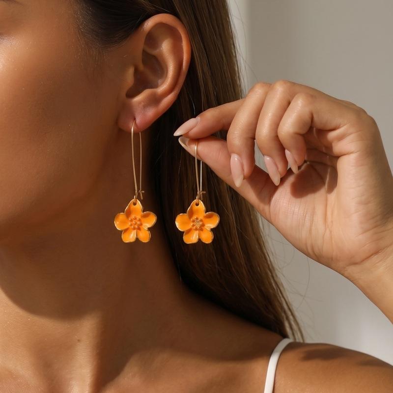 European and American sweet ins color dripping oil flower stud earrings, fashionable and simple three-dimensional five-petal flower earrings.