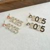 Модные и универсальные цифровые серьги 2025 года, персонализированные серьги с буквенным алфавитом и универсальные бриллиантовые серьги