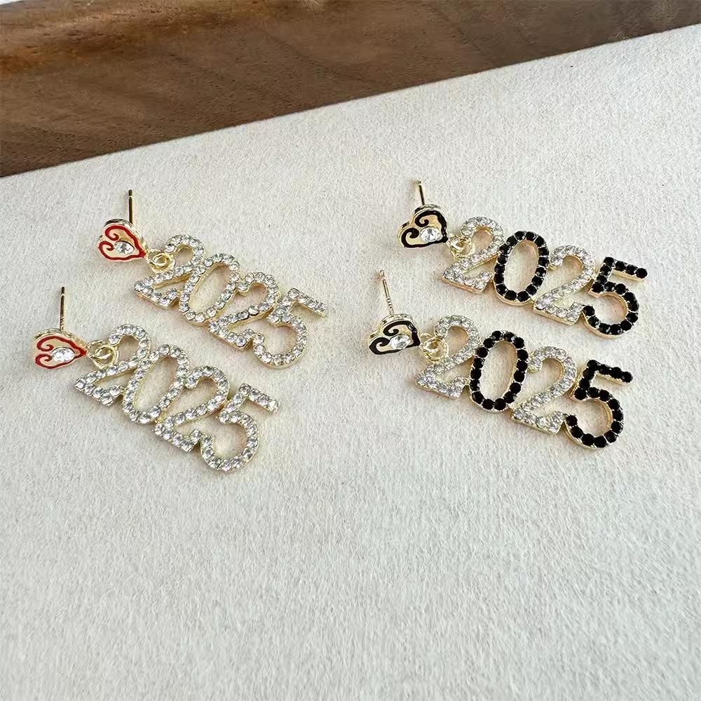 Модные и универсальные цифровые серьги 2025 года, персонализированные серьги с буквенным алфавитом и универсальные бриллиантовые серьги