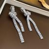Серьги-гвоздики с длинной серебряной иглой и узлом из цирконов Корейский нишевый элегантный легкий люкс
