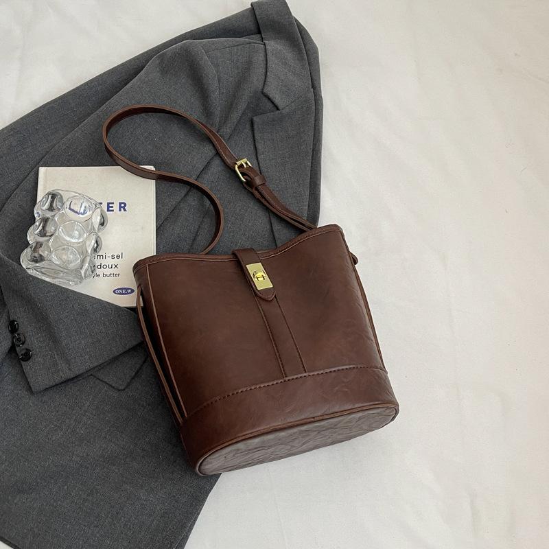 2024 New Korean Version Large-capacity Bucket Bag Fashion Trend Retro Versatile Women's Bag Shoulder Messenger Bag