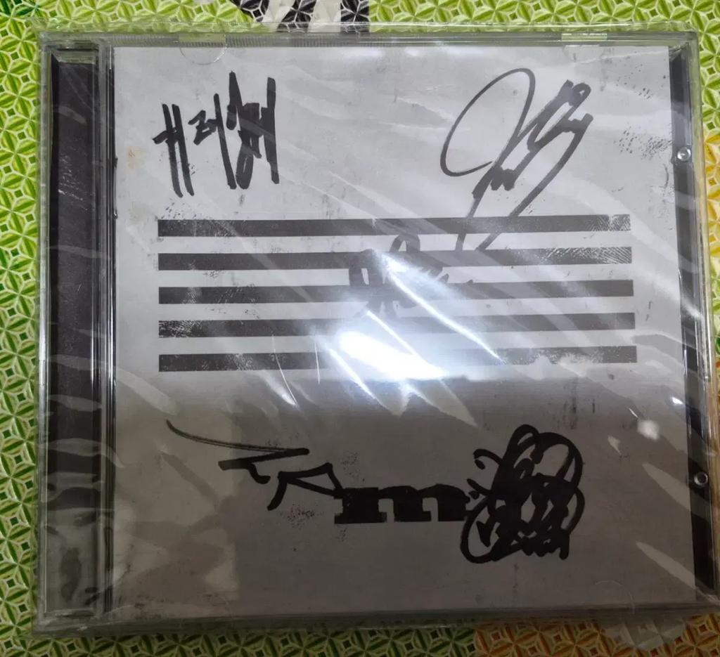 Автографованный CD-альбом BIGBANG