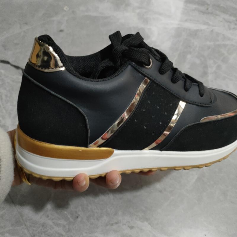 Спортивная обувь. Повседневные низкие кроссовки на большой толстой подошве. Женские кроссовки для бега на открытом воздухе.