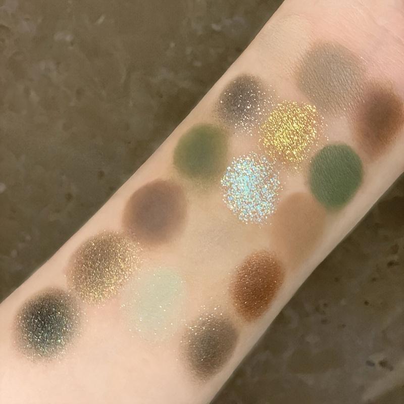 16-Color Eye Shadow Palette Vibrant Matte and Pearlescent Finishes with Explosive Flash Effect Smoked and Retro Styles Eyeshadow Makeup