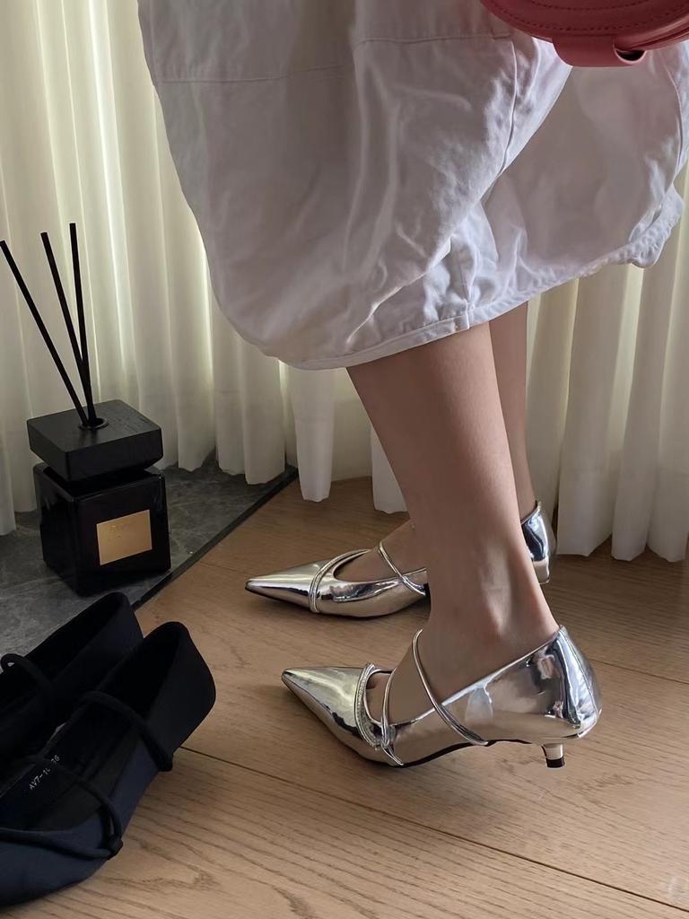 Модные туфли-лодочки с острым носком для женщин 2024 года. Новые поступления. Модные туфли на тонком среднем каблуке. Серебристо-черные туфли для офиса и вечеринок. Туфли с перекрещивающимися резинками.