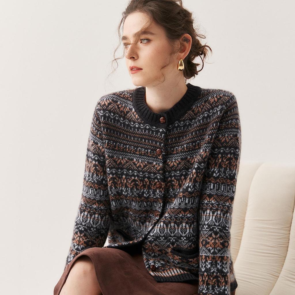 Women's Fashionable Cashmere Cardigan - Round Neck, Inlaid Pattern, Loose Fit, Warm for Autumn/Winter