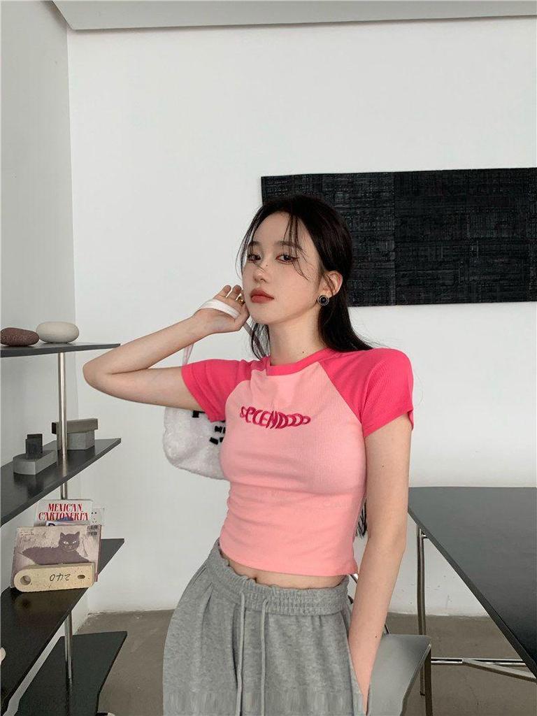 Футболка облегающего кроя с коротким рукавом для женщин 2024 года - American Design