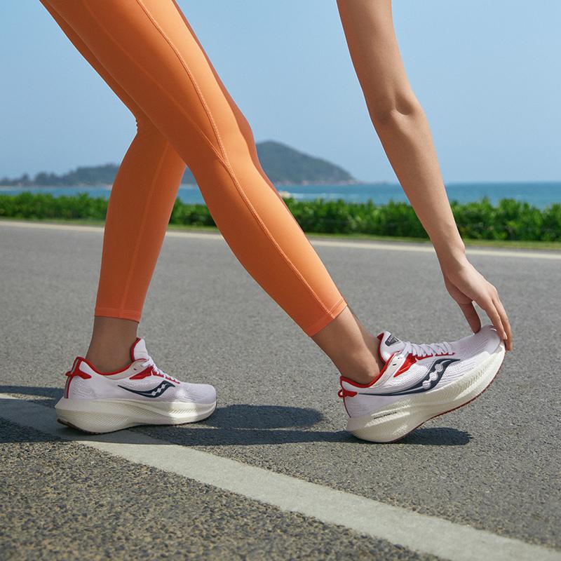 SAUCONY Triumph 21 Легкие Удобные Сетчатые Амортизирующие Низкие Кроссовки для Бега Женские кроссовки Белый Красный S10881-136