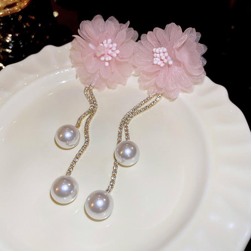 Серьги-гвоздики из ткани в виде цветка «Серебряная игла» со стеклянной бахромой, средние, с антикварным темпераментом, дизайнерские, нишевые