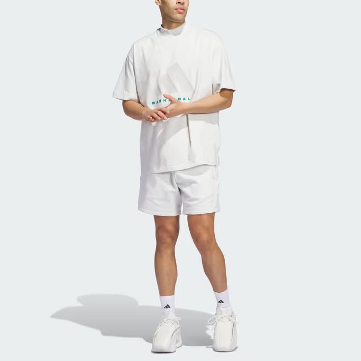 adidas КОЛЛЕКЦИЯ БАСКЕТБОЛА ГЛАВА 03 ЛОГОТИП ТИШЕРТ IW5645