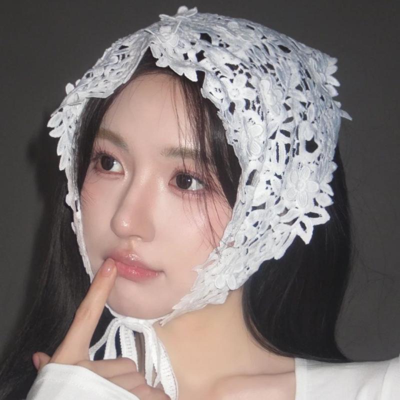 French Sweet Flower Lace Triangle Hair Scarf Retro Pastoral Hollow Headdress White Woven Hair Scarf Summer Sun Protection