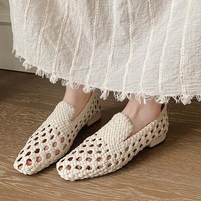 Мода 2025 Новые летние удобные плетеные сандалии Женские низкий толстый каблук Слипоны Повседневные полые дышащие сандалии Женская обувь для ходьбы