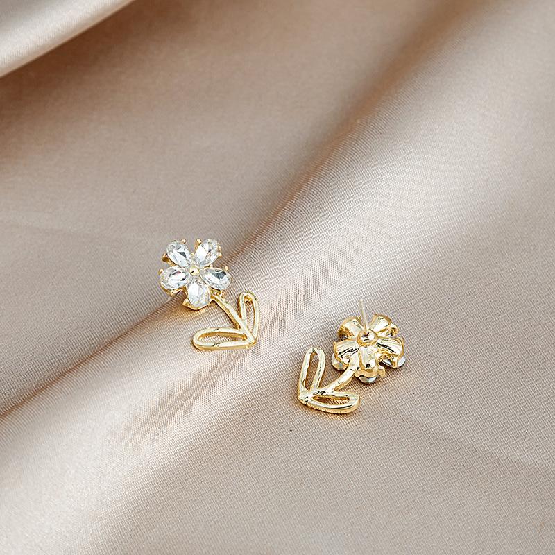 Dongdaemun Three-Dimensional Zircon Flower Earrings, Super Fairy Small Fresh Petal Earrings
