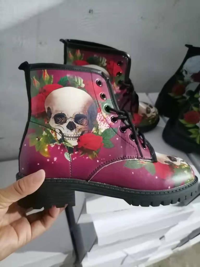 Large Size Round Head Medium Help Front Lace-Up Skull Heel Fashion Martin Boots Women