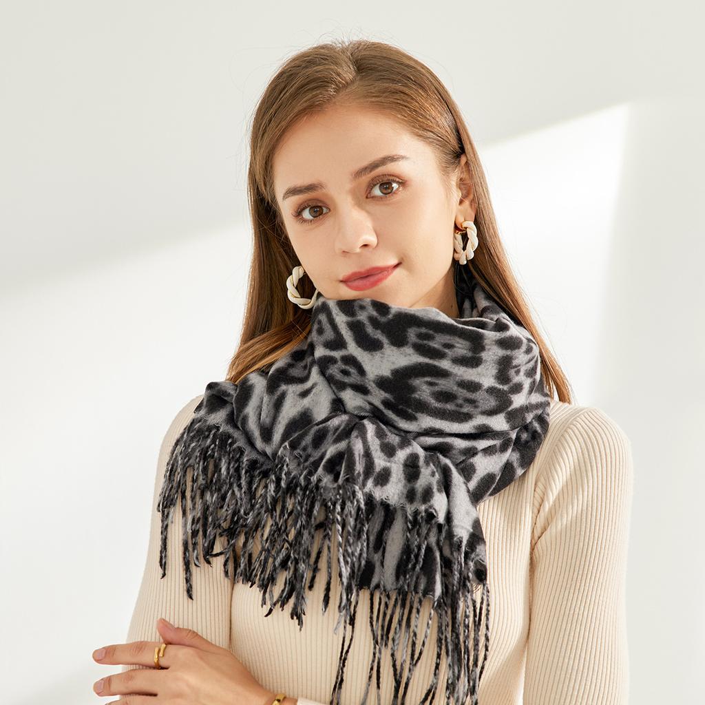 Зимний новый модный шарф с леопардовым принтом 2024 года, женский универсальный утолщенный шарф из искусственного кашемира, шарф двойного назначения