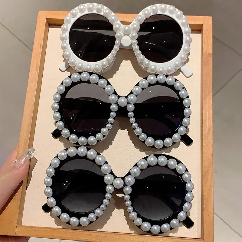 Non-polarized Retro Round Shades Women Chic White Pearl Decor Sunglasses Original Brand High Quality Vacation Beach Sun Glasses