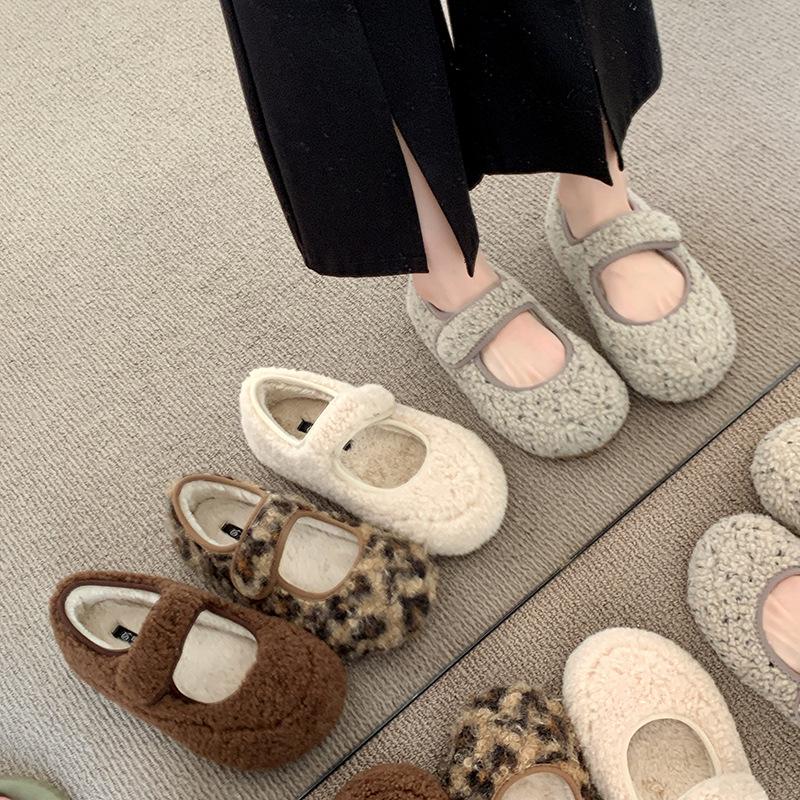 Retro style plush word Velcro Mary Jane shoes women's winter new temperament flat bottom shallow mouth velvet cotton shoes