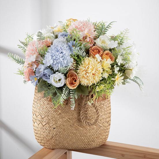 Практичный искусственный букет без полива. Яркий цвет создает атмосферу.