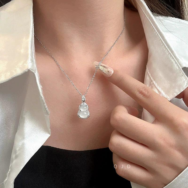 High-end Butterfly Pearl Necklace for Women Clavicle Chain Trendy Jewelry Accessory