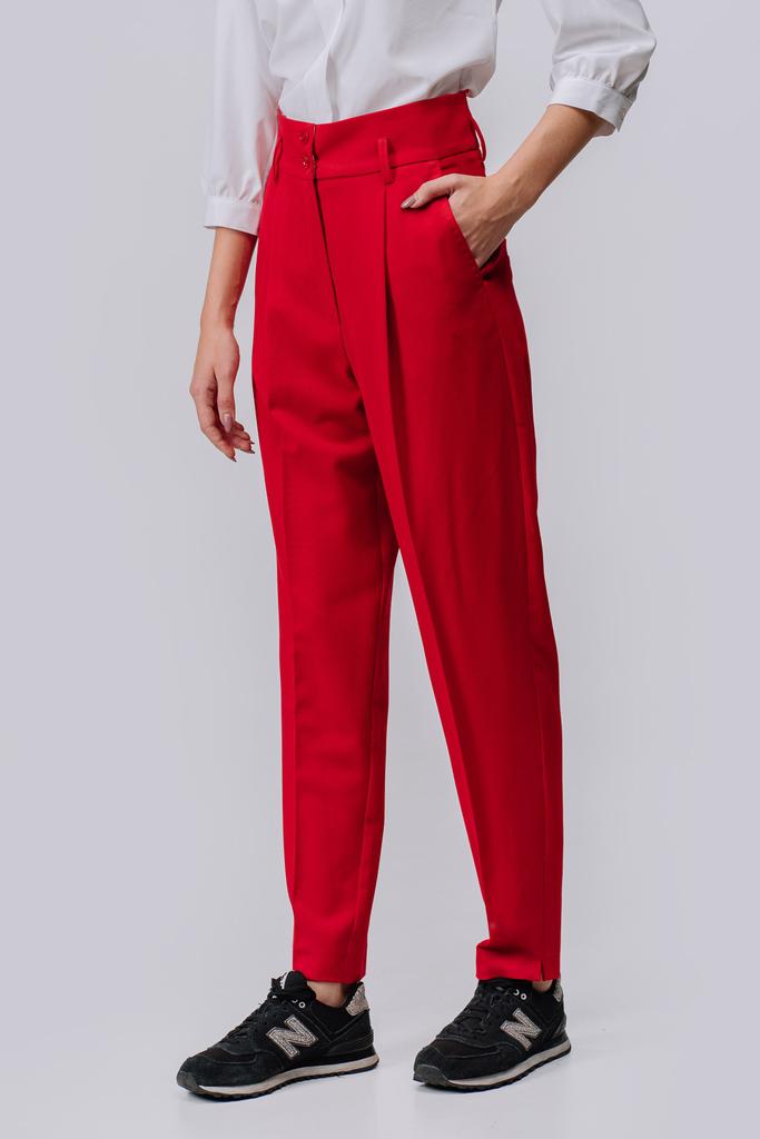 Укороченные брюки с высокой посадкой и карманами