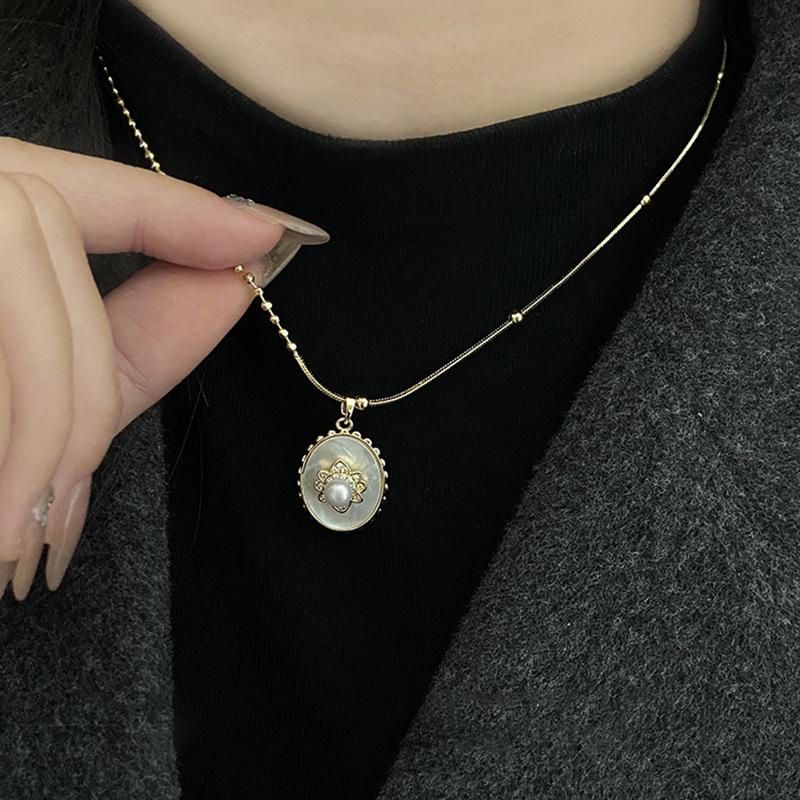Fritillary Pearl Oval Pendant Necklace Fashion Versatile Clavicle Chain Light Luxury Temperament Necklace Women
