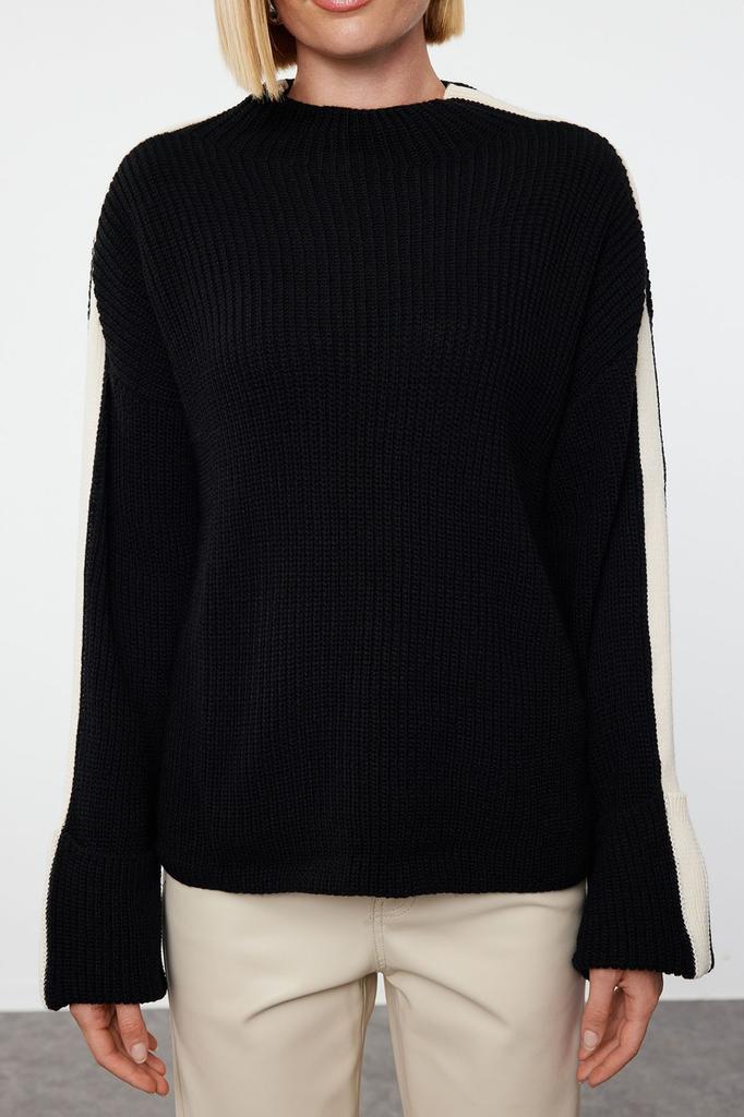 Женский модный стильный свитер, черный сложенный трикотаж с широкими рукавами