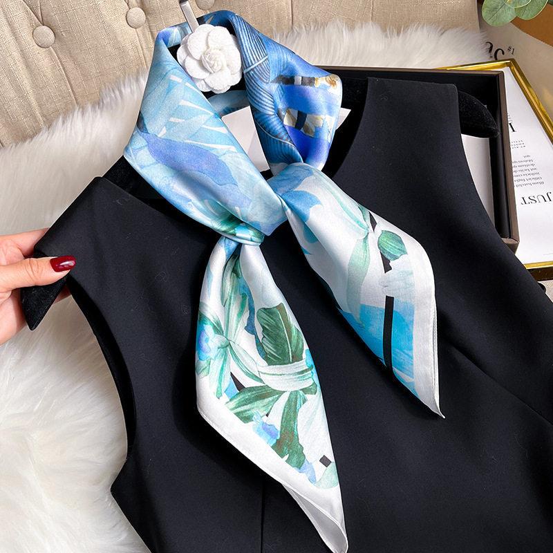 New ink and wash ancient town mulberry silk silk scarf women's silk scarf Hangzhou silk 71 square scarf for mothers and elders