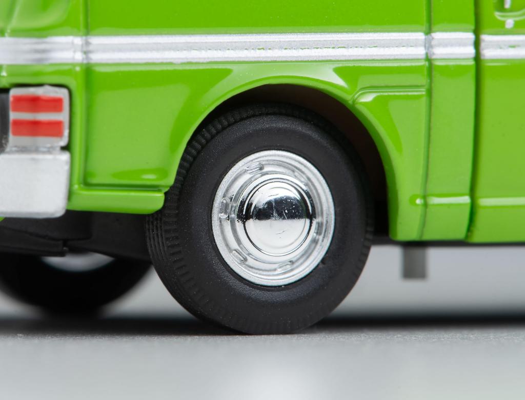 Tomica Limited Vintage Neo LV-N323a Nissan Caravan Long Deluxe Green 78 Year Готовый продукт