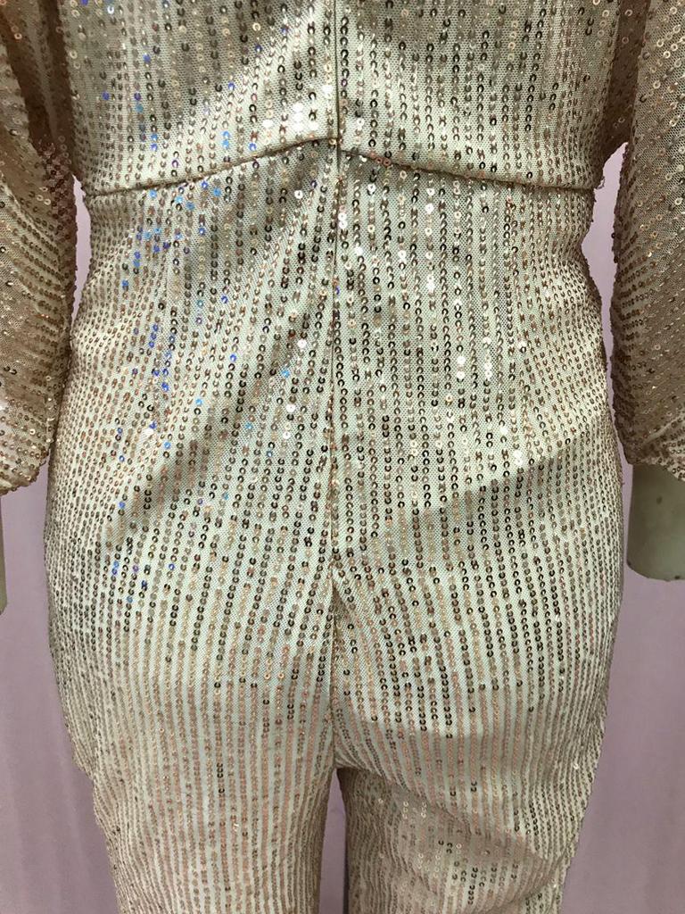 Женский комбинезон с глубоким V-образным вырезом и открытой спиной в европейском и американском стиле 2025 года 