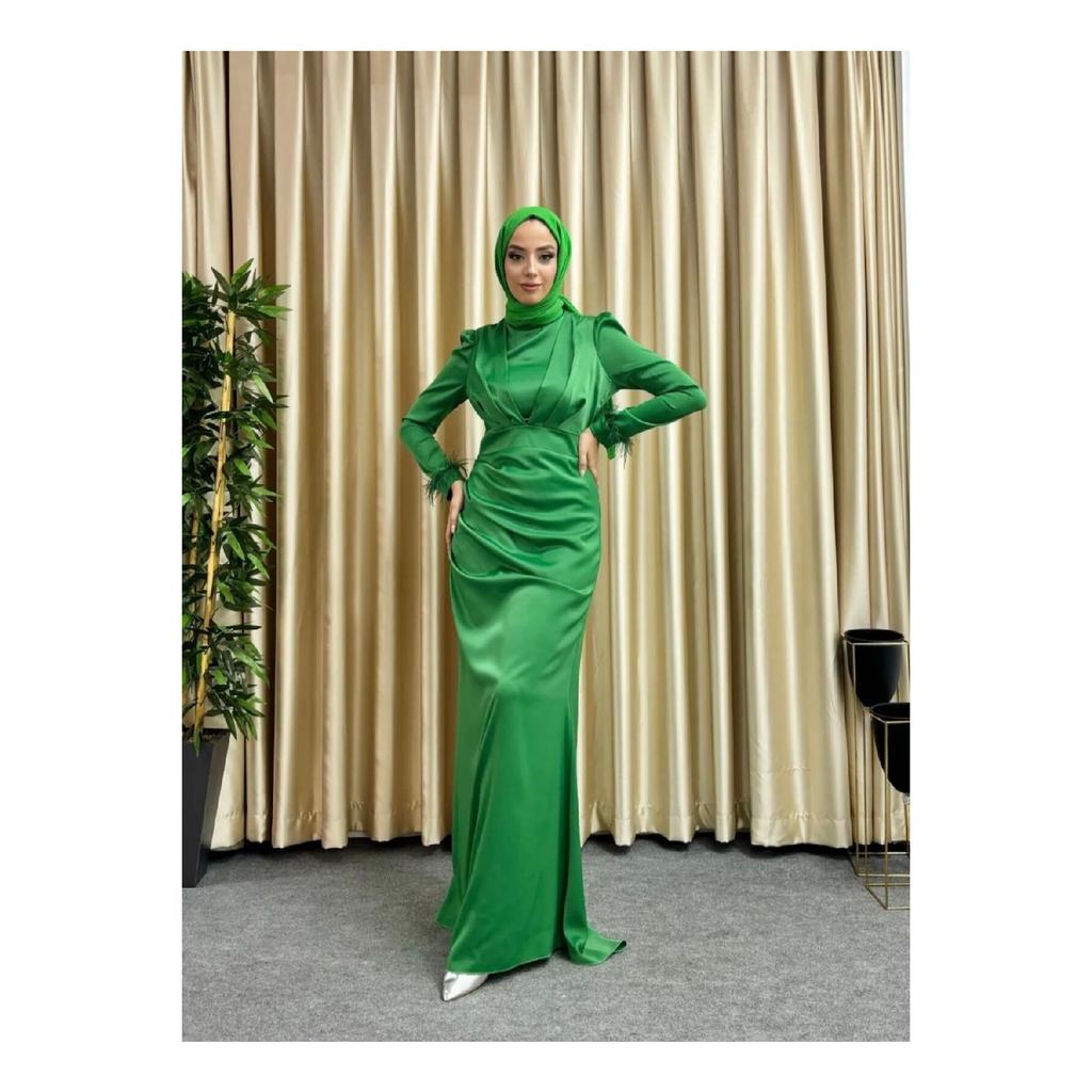 Атласное вечернее платье в хиджабе с рукавами и хвостом с кисточками