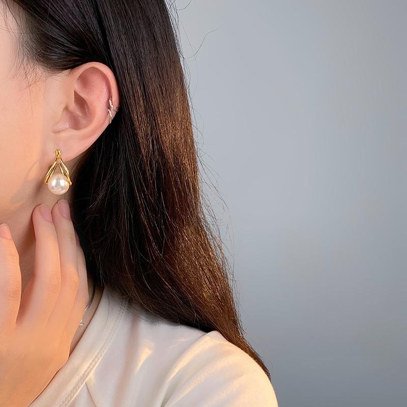 Simple Double-layer Geometric Pearl Ear Buttons for Women's Temperament Light Luxury Earrings Niche Earrings