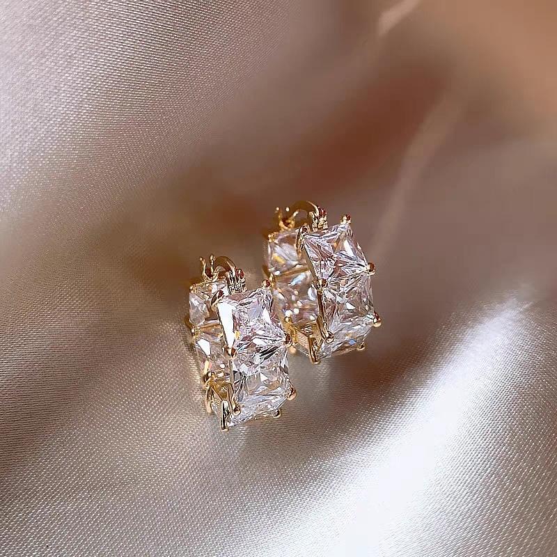 Особый дизайн, высококачественные геометрические серьги C-образной формы. Простые и универсальные зажимы для ушей.