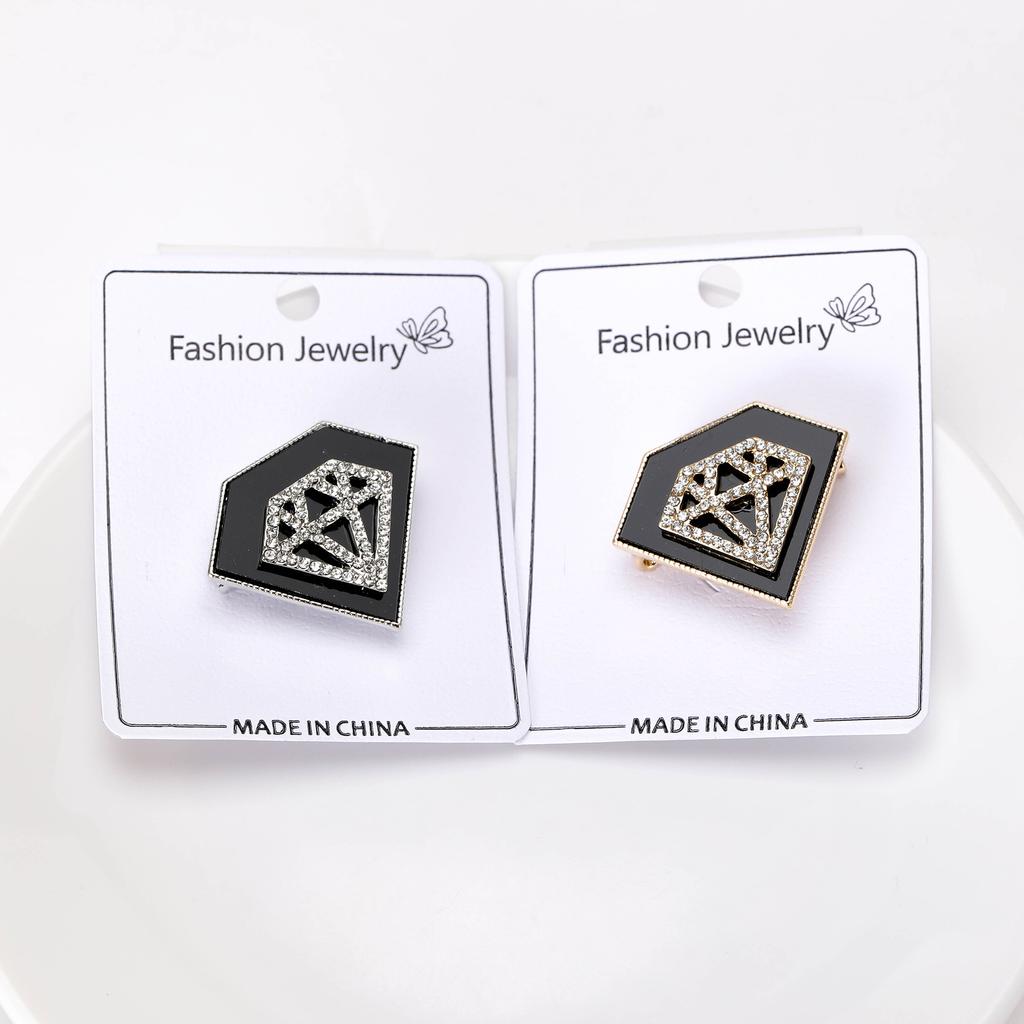 New Fashionable Diamond Shaped Brooch with Simple and Retro Diamond Inlaid Pin for Women's Clothing Accessories Corsage