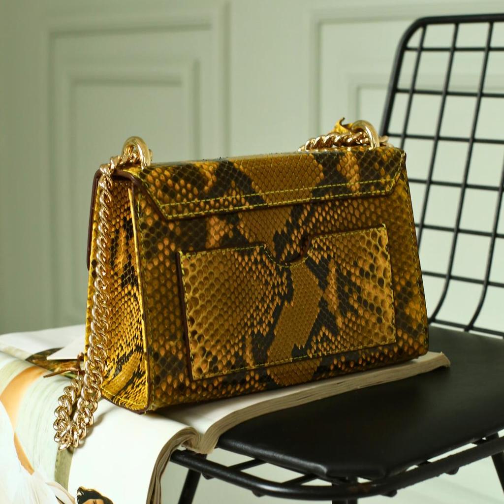 Модель женской сумки из натуральной кожи ограниченного выпуска