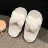 Новые зимние детские тапочки, мягкие, пушистые, для девочек, открытые тапочки на плоской подошве, теплые, универсальные, детские повседневные туфли, нескользящие, модные, простые