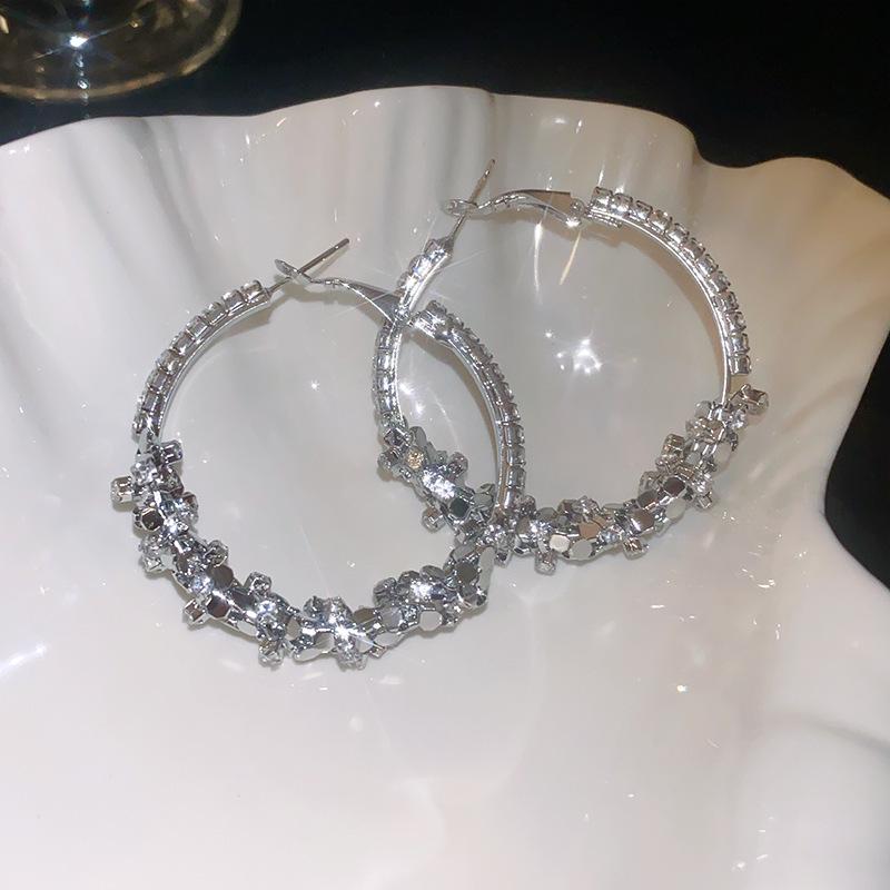 Серьги-пусеты из серебра в форме буквы C с бриллиантовыми цирконами - Геометрический дизайн в стиле легкой роскоши для изысканного, уникального темперамента.