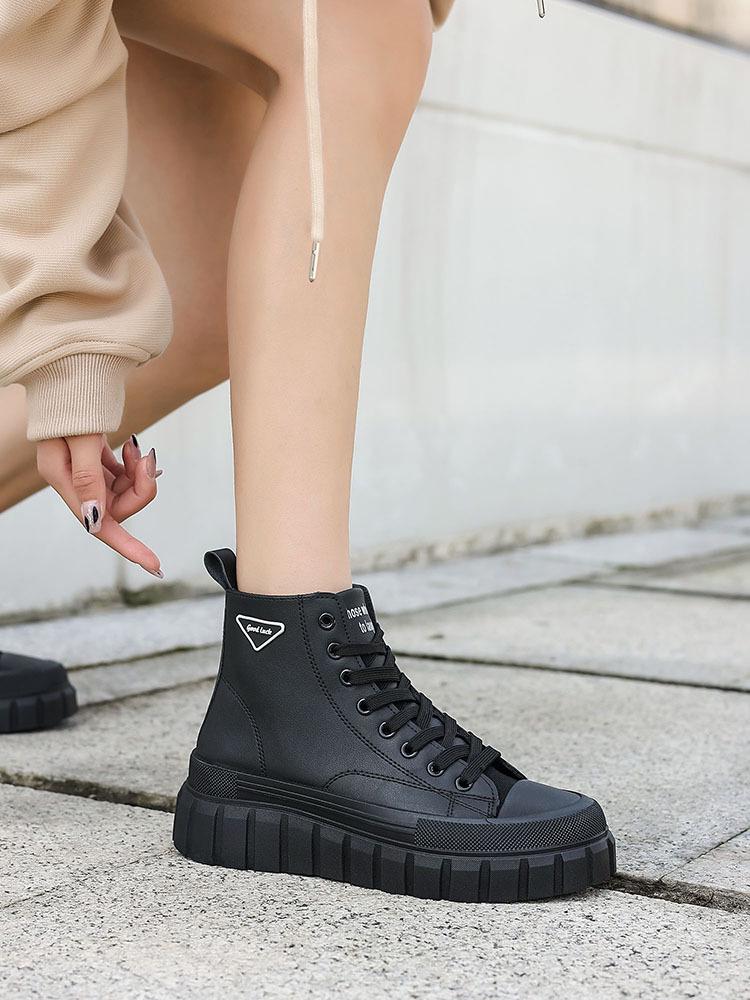 2024 Stylish Black Platform Women's Short Boots – Enhanced Height, Casual and Sporty Fit