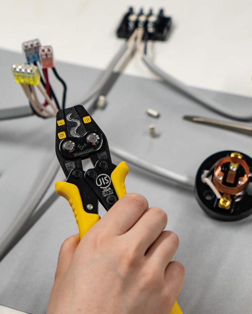 Tsunoda Electrician Skill Test Tool Set Set VVF Stripper with Mini Crimping Tool for Ring Sleeves 9-piece TS-E01S