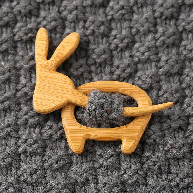 Brooch Pin with Woodenanimal Pattern