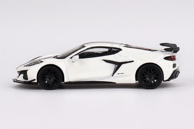 MINI GT 1/64 Scale Chevrolet Corvette Z06 2023, Artic White, Left-Hand Drive, Finished Product