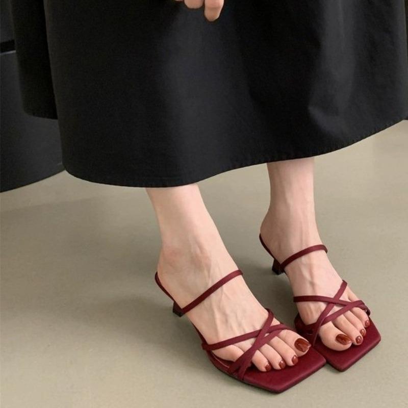 Модные французские нишевые босоножки на высоком каблуке, летняя мода, винтажные, с квадратным носком, на тонком ремешке, с открытым носком, шпилька, римские сандалии и шлепанцы