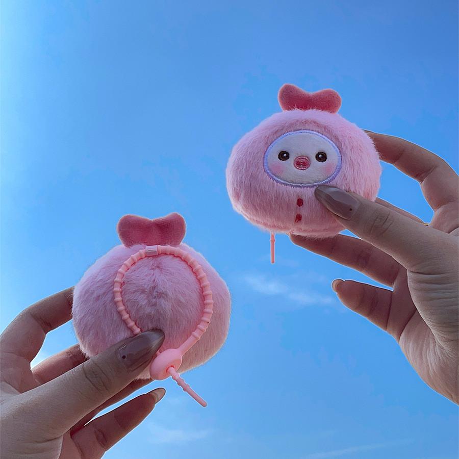 Очаровательный плюшевый брелок с мультяшным животным и пищащим звуком. Идеально подходит для детей и пар.